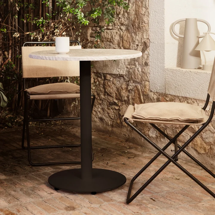 Mineral Table de bistrot Marbre Ø 60 cm, blanc / noir de Ferm Living