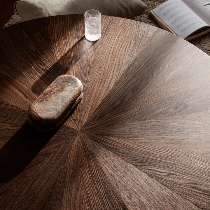 Post Table Ø 150 cm, chêne fumé de Ferm Living