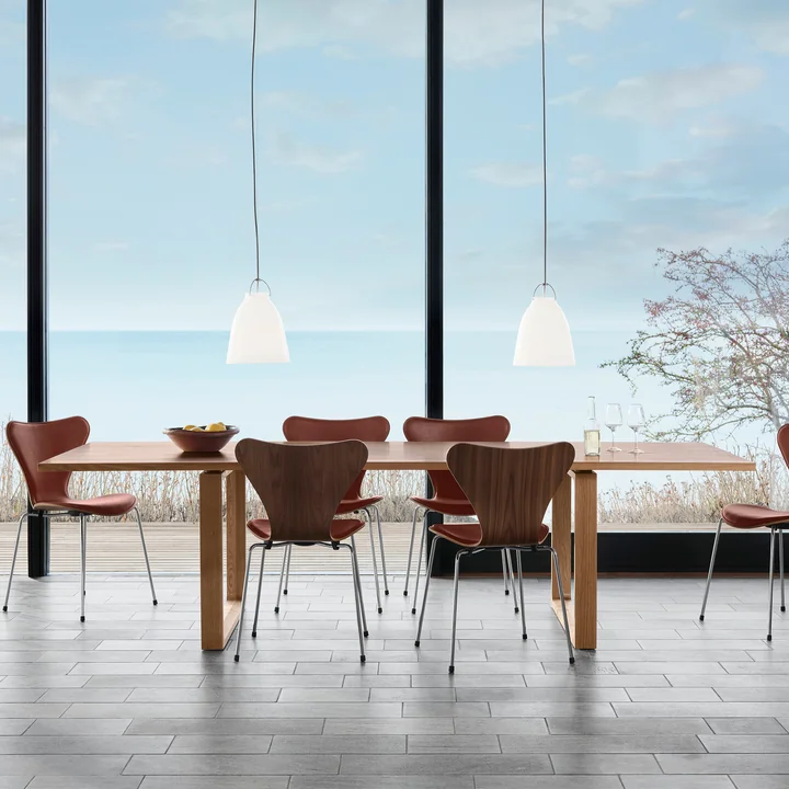 Essay Table à manger 272 x 100 cm, Chêne naturel & Série 7 Stul de Fritz Hansen
