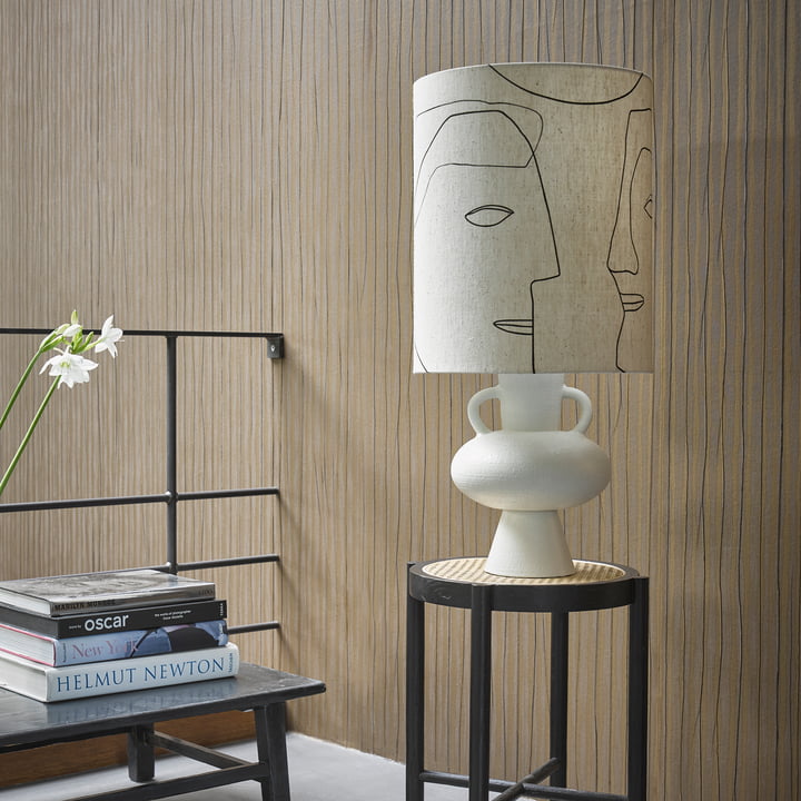 Pied de lampe de table en grès avec poignées et abat-jour de HKliving