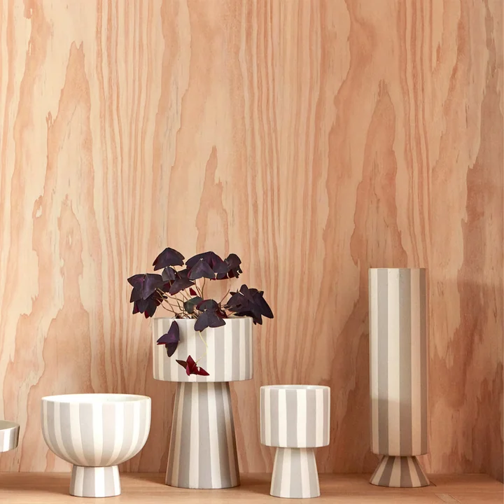 Le vase Toppu rayé de OYOY