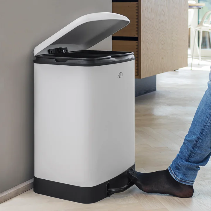 Wonda Duo -seau à pédale de Mette Ditmer en couleur off-white