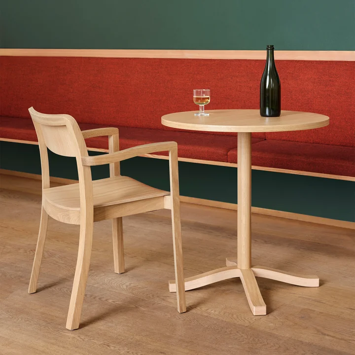 Pastis Chaise avec accoudoirs de HAY
