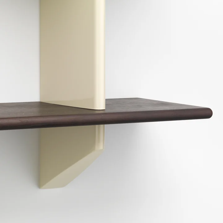 Rayonnage Mural de Vitra dans la finition chêne foncé / écru