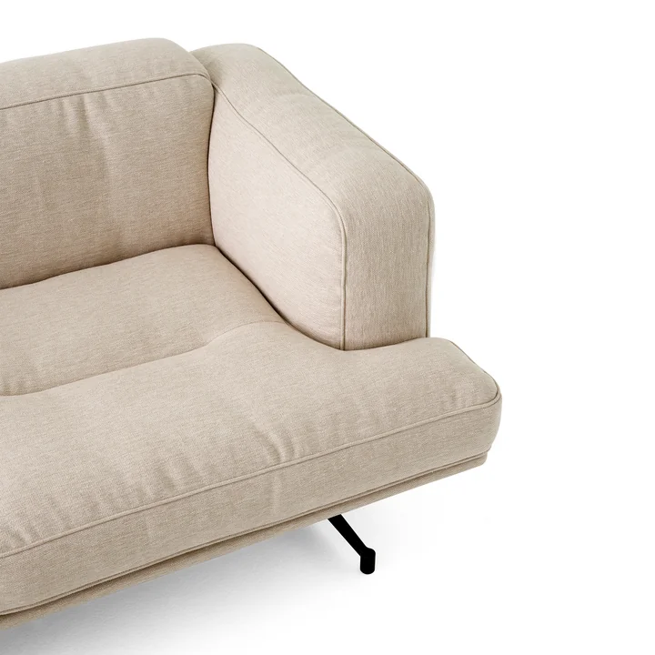 Inland Canapé AV22, 2 places, structure warm black / beige (Clay 0011) de & Tradition