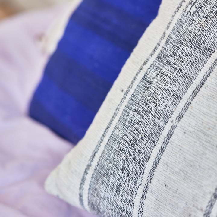 Striped Coussin, larges rayures, bleu/beige de HKliving