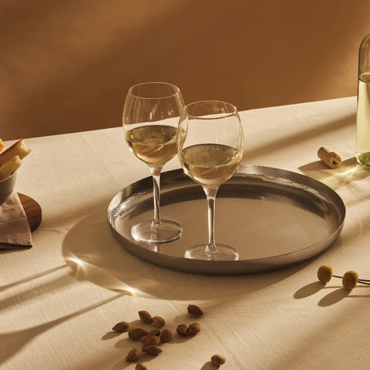 Plateau avec décor en relief JM15 de Alessi