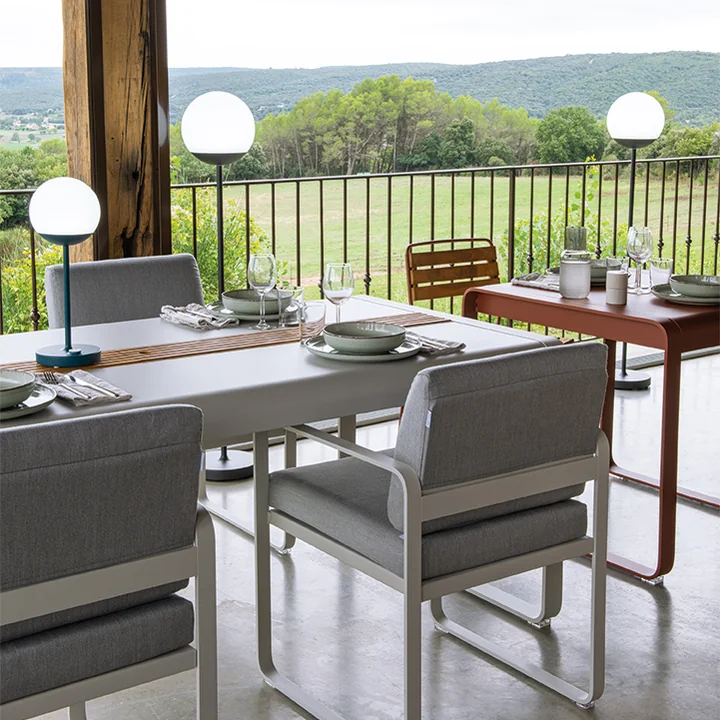 Mooon ! Lampe de bureau LED rechargeable de Fermob