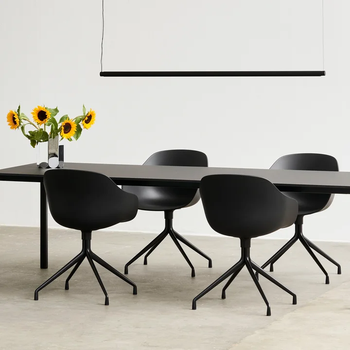 About A Chair AAC 220, aluminium époxy noir / noir de HAY