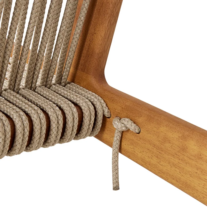 MR01 Chaise Lounge Outdoor de Gubi dans la version Iroko naturel / Sunfire Melange beige sable