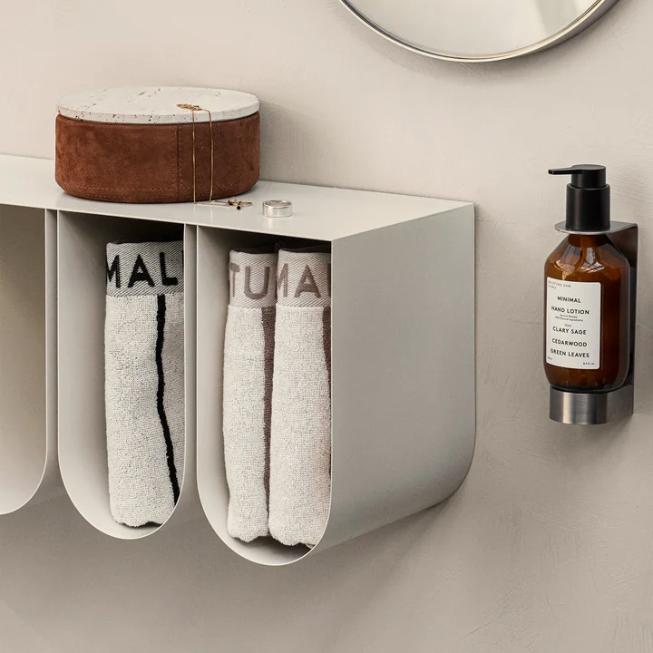 Curved Etagère murale de Kristina Dam Studio en couleur beige