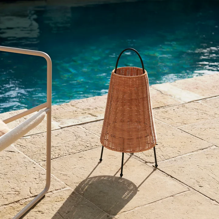 Porti LED Lampe de table en rotin de Ferm Living