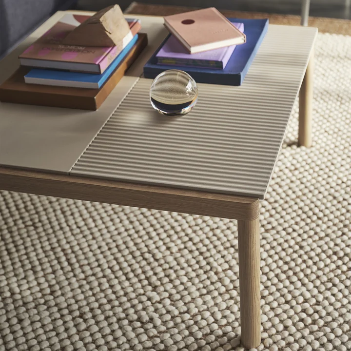 Couple Table basse de Muuto dans la version Sand/Oak