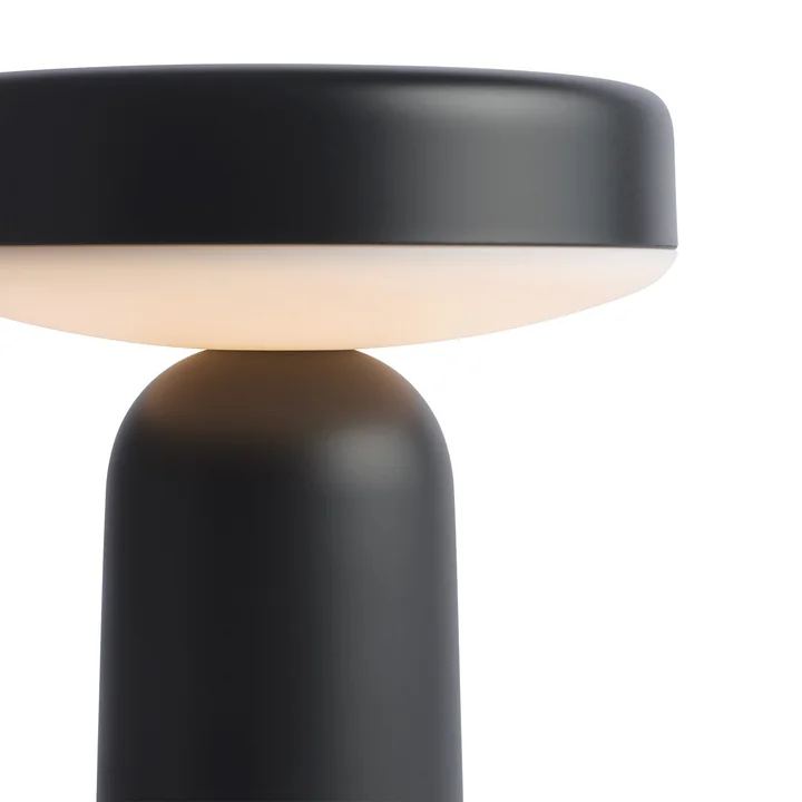 Ease Portable LED Outdoor Lampe à accu de Muuto dans la couleur noir