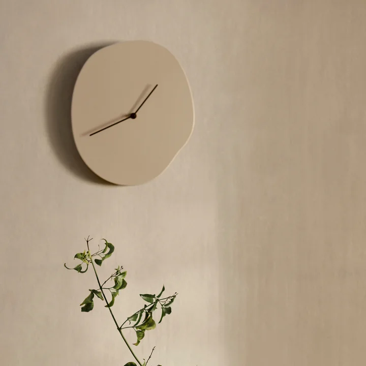 Melt Horloge murale de Ferm Living dans la couleur cachemire