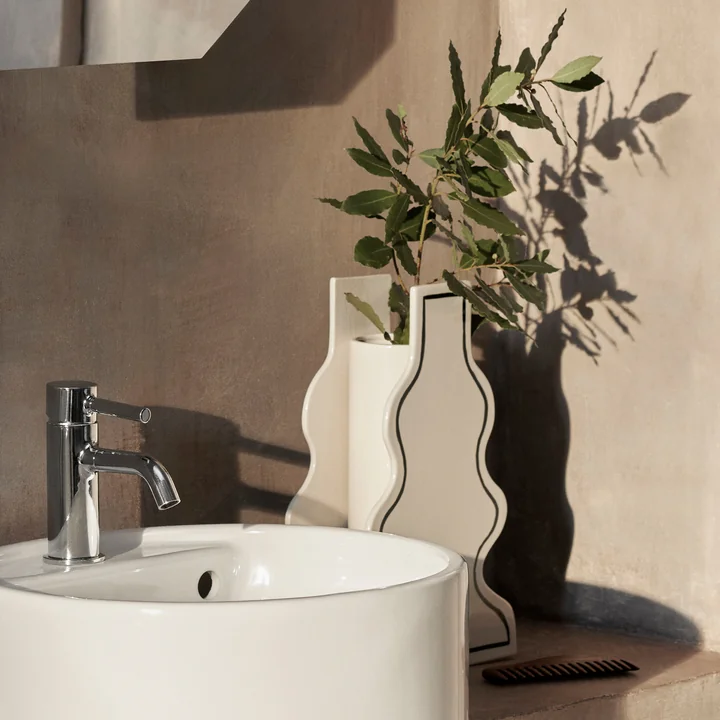 Paste Vases de Ferm Living dans la couleur blanc cassé