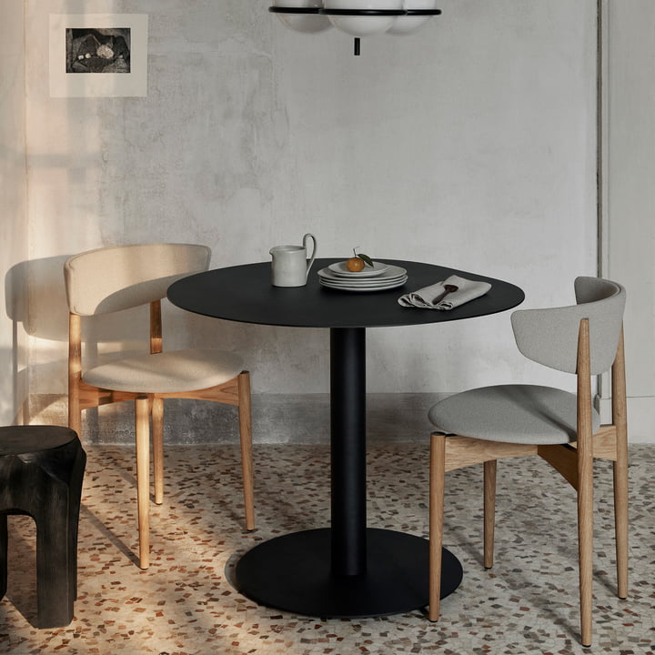 Pond Dining Table de ferm Living dans la couleur noir