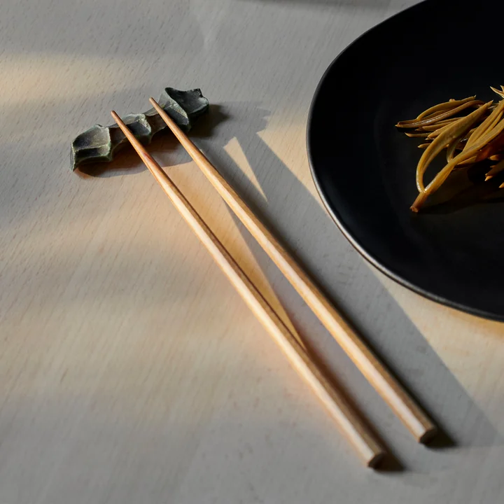 Serre Range-couverts de Ferm Living dans la couleur moss green