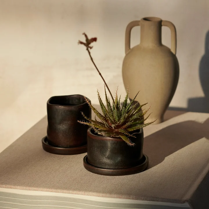 Uneru Mini pot de Ferm Living dans la couleur noir (set de 2)