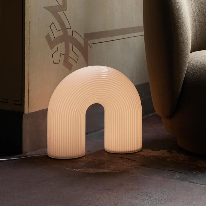 Vuelta LED Lampadaire Ferm Living dans la couleur blanc