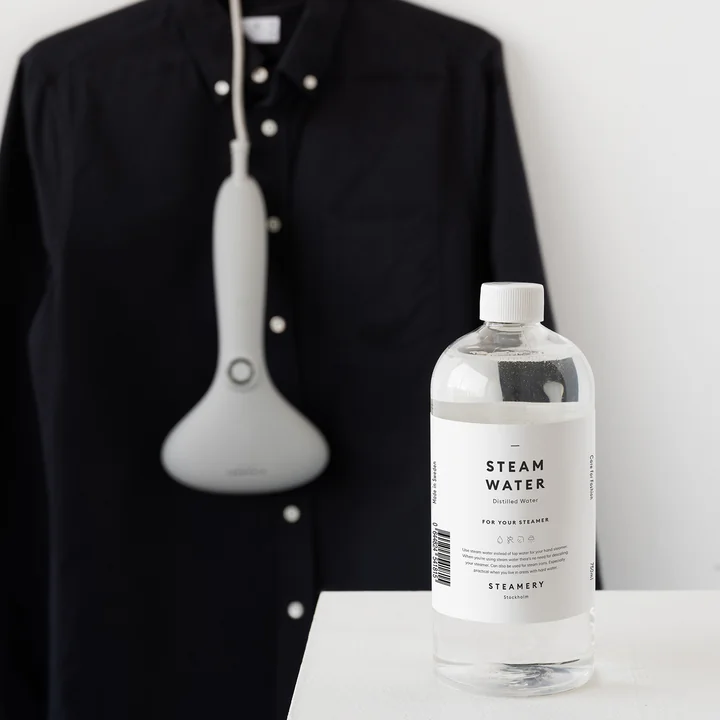 Cirrus 2 Iron Steamer et de l'eau distillée pour Steamer de Steamery