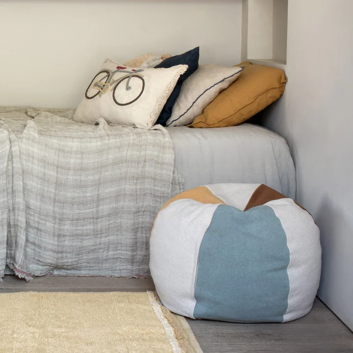 Bike Coussin de sol, 35 x 55 cm, naturel / bleu de Lorena Canals