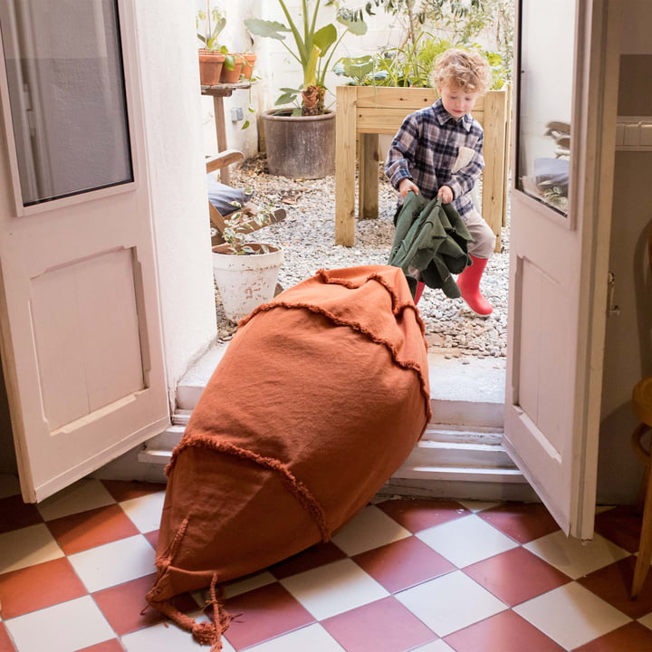 Pouf Cathy the Carrot, orange de Lorena Canals