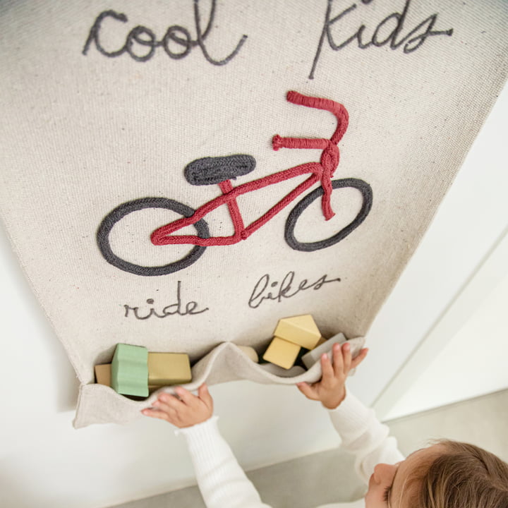 Tapisserie, Cool Kids Ride Bikes, 45 x 70 cm, naturel / rouge de Lorena Canals