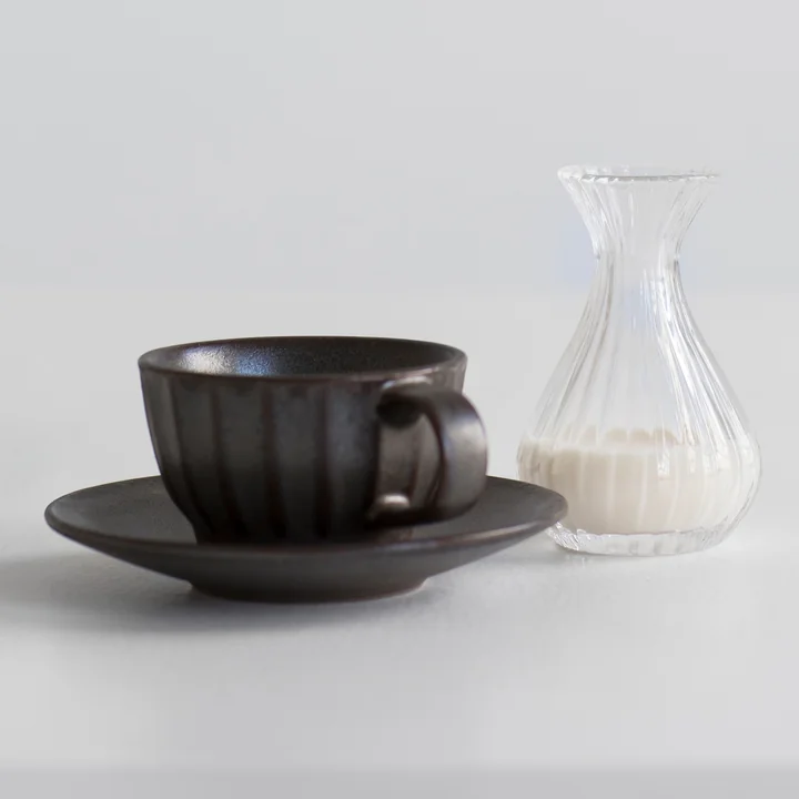 Inku Tasse à espresso avec soucoupe de Serax
