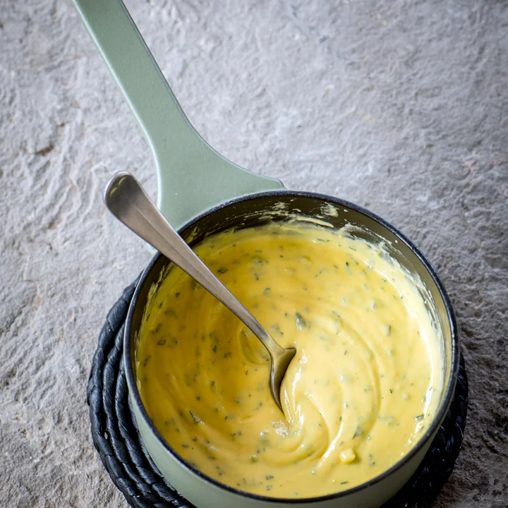 Surface Casserole en fonte de Serax de couleur verte