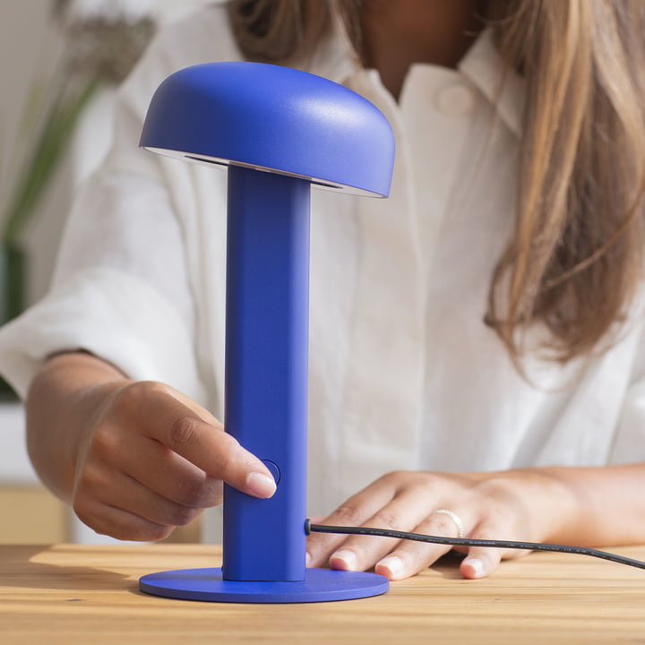 NOD Lampe de table LED, majorelle-bleu de TipToe