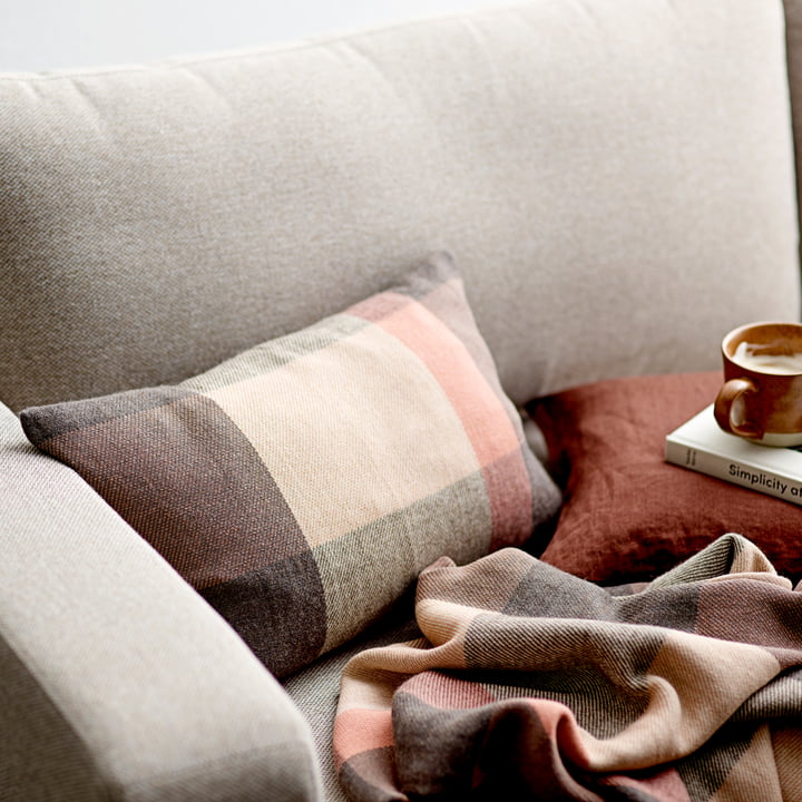 Södahl - Embrace Coussin et couverture, coffee brown