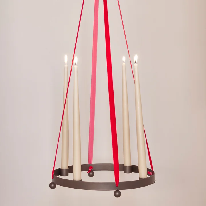 Porte-bougies de l'Avent Pearl de OYOY dans la version laiton antique