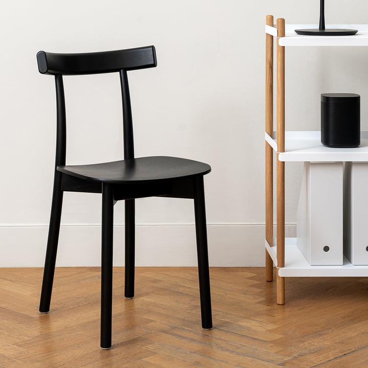 Skinny Wooden Chair en version noire (RAL 9005)