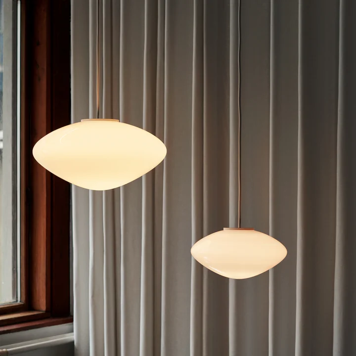 Les luminaires suspendus Mist AP15 et AP16 de & Tradition