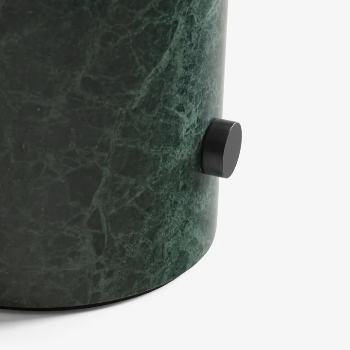 La lampe de table Mist AP17, blanc mat / guatemala verde de & Tradition