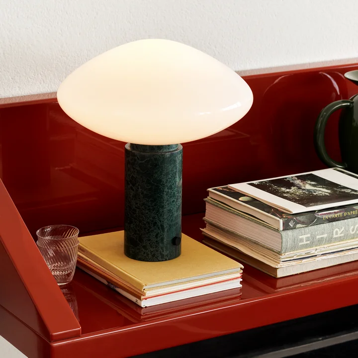 La lampe de table Mist AP17, blanc mat / guatemala verde de & Tradition