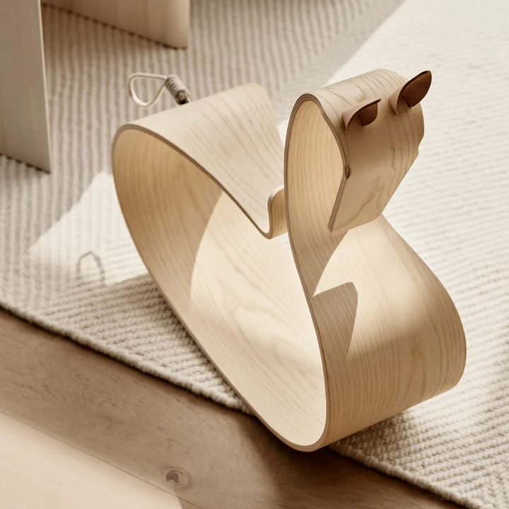 Cheval à bascule de Fritz Hansen dans la finition frêne