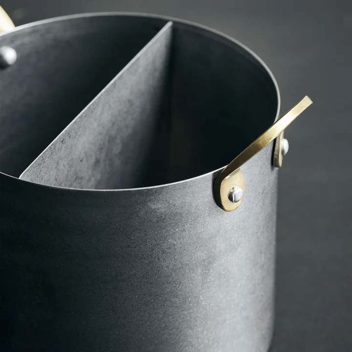 Presentation Organiseur, acier inoxydable brossé de Nicolas Vahé