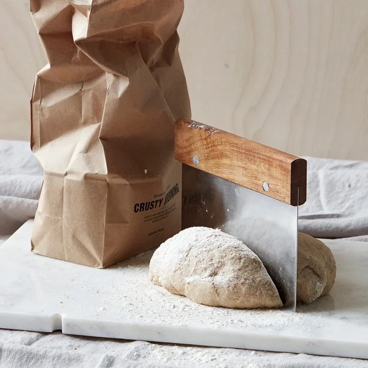 Coupe-pâte, acacia naturel / acier inoxydable de Nicolas Vahé