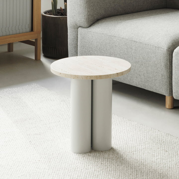 Dit Table d'appoint Ø 40 cm, travertine silver / sand de Normann Copenhagen