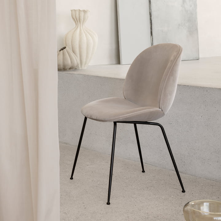 Gubi - Beetle Dining Chair Rembourrage intégral (Plastic Base), noir