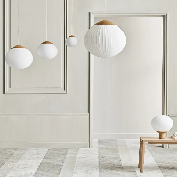Acorn Luminaires, chêne huilé / verre opalin mat de Bolia