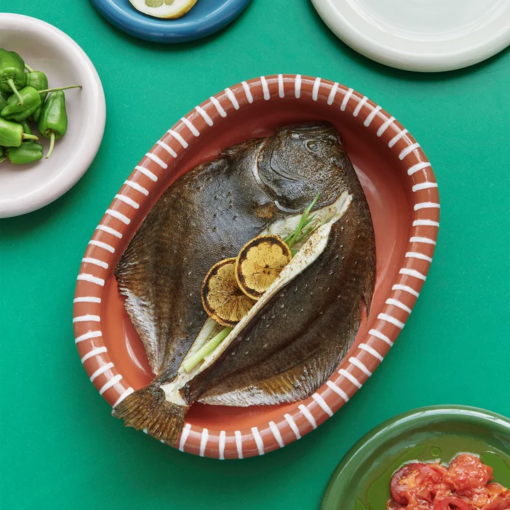 Barro Plat de service ovale, natural with stripes de HAY