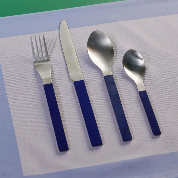 MVS Set de couverts, bleu foncé (set de 4) de HAY