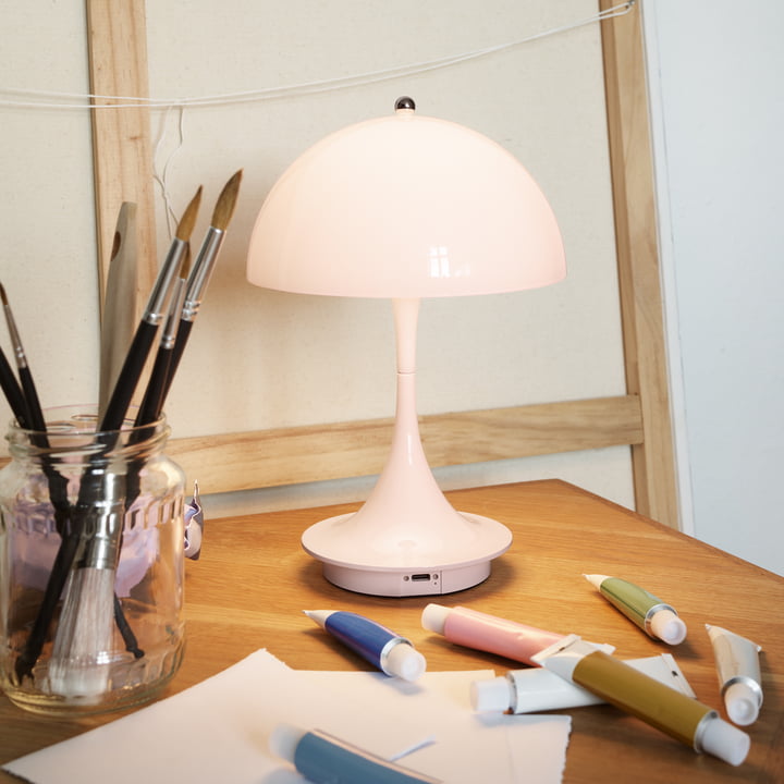 Panthella 160 Portable lampe de table LED rechargeable, pale rose opale (acrylique) de Louis Poulsen