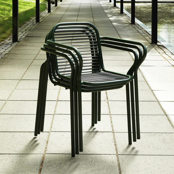 Vig Chaise avec accoudoirs, vert foncé de Normann Copenhagen