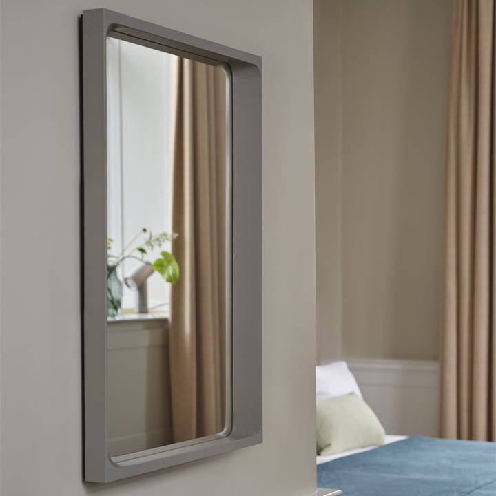 Arced Miroir, 80 x 55 cm, gris clair de Muuto