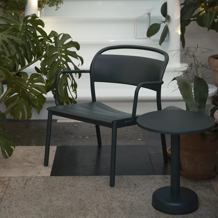 Linear Steel Lounge Armchair, noir anthracite RAL 7022 de Muuto