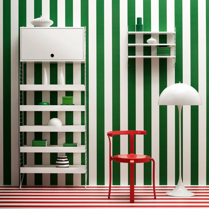 String - élément d'armoire avec porte rabattable